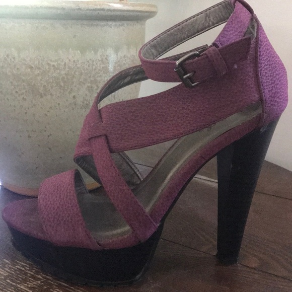 Strappy heels - Picture 5 of 9